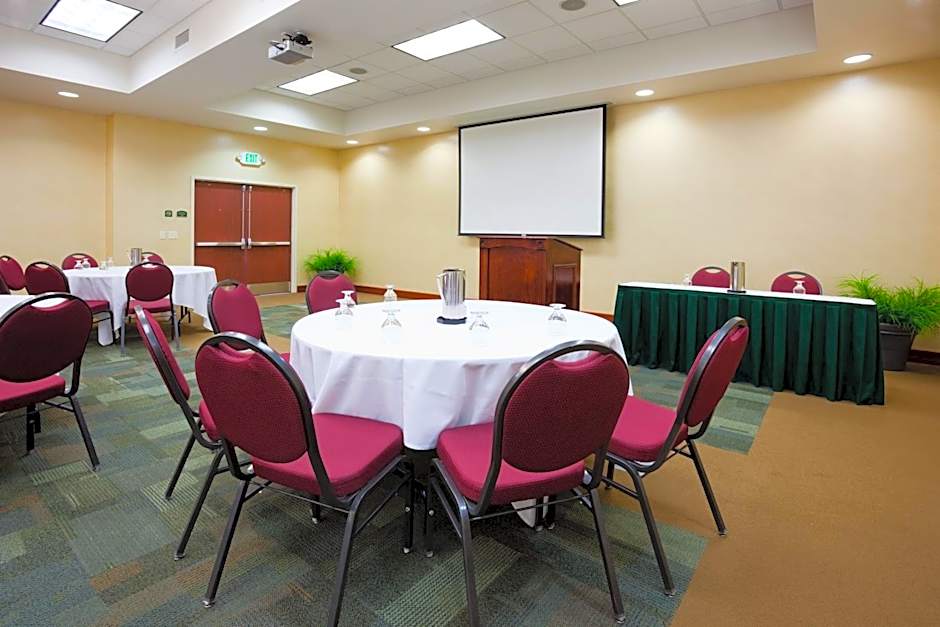 Holiday Inn Madison at The American Center By IHG