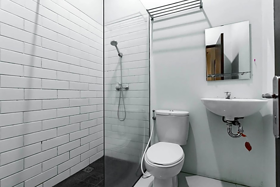 RedDoorz near Lembang Park & Zoo 2