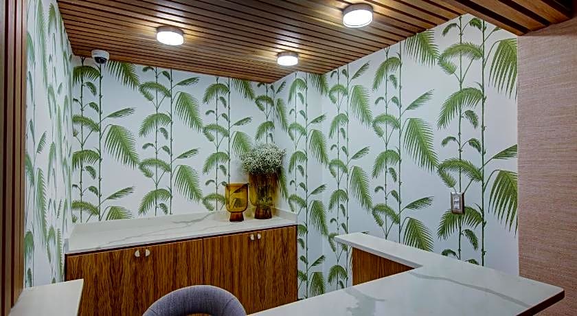 Tropica Beach Hotel