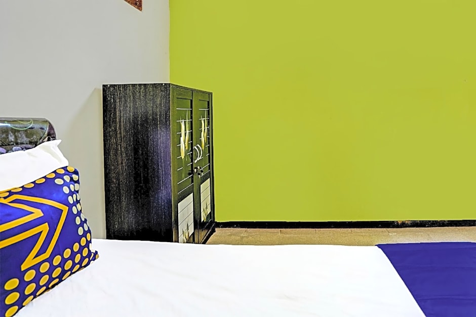 SPOT ON 91716 Kost Yy Syariah