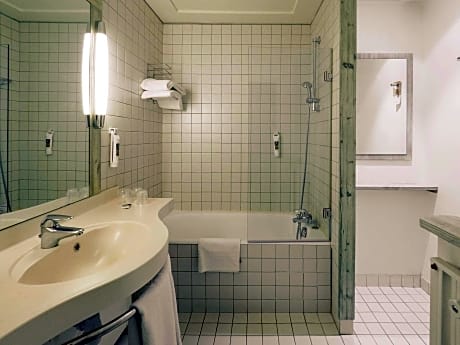 Privilege Room with viaduct view and 1 double bed