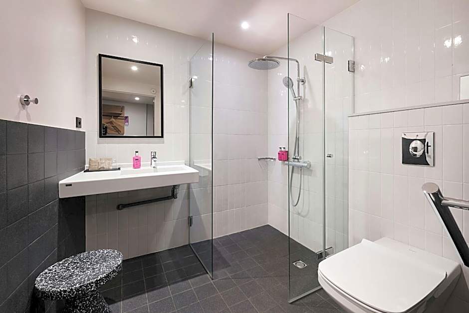 Moxy by Marriott Paris Bastille