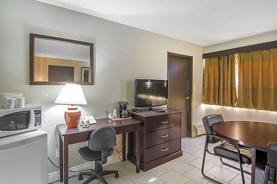 Econo Lodge Lloydminster