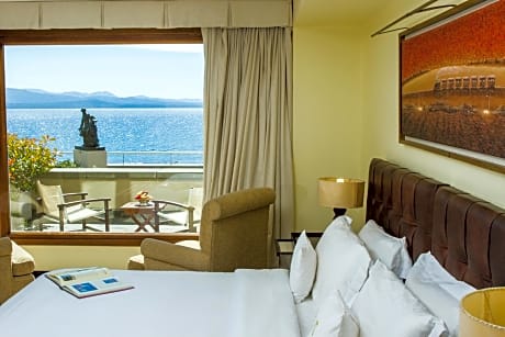 Studio with Balcony and Lake View