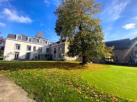 La chambre et le studio du château du golf de Bernalmont