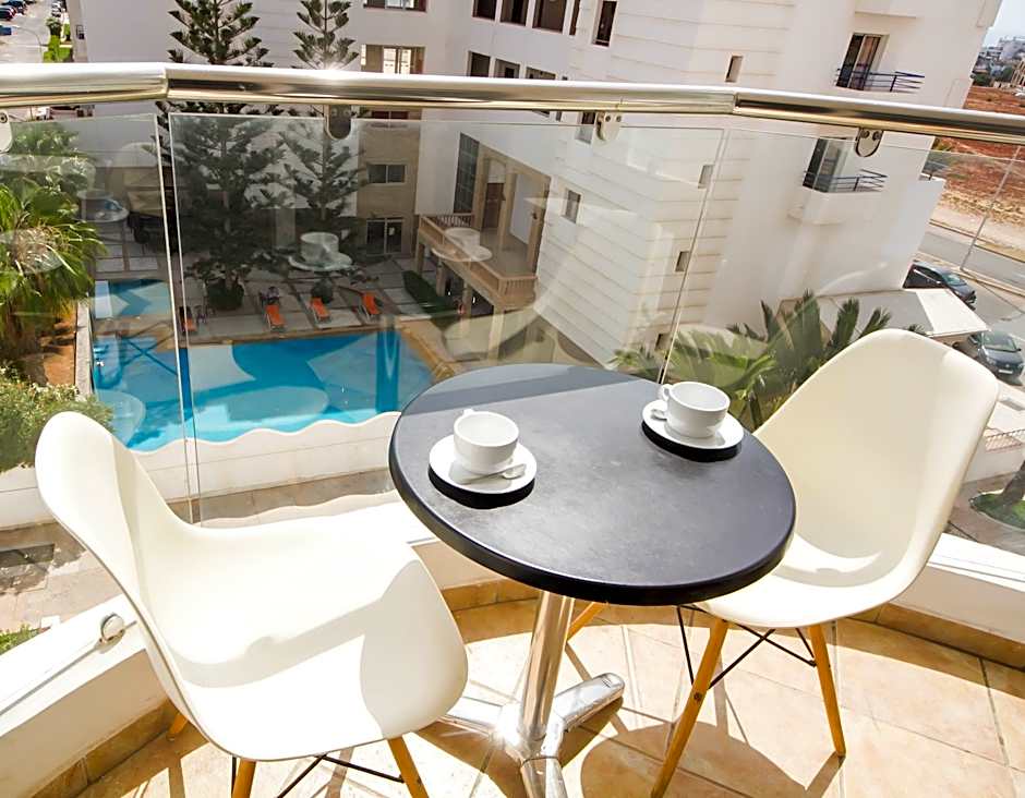 Intouriste Hôtel & Suites