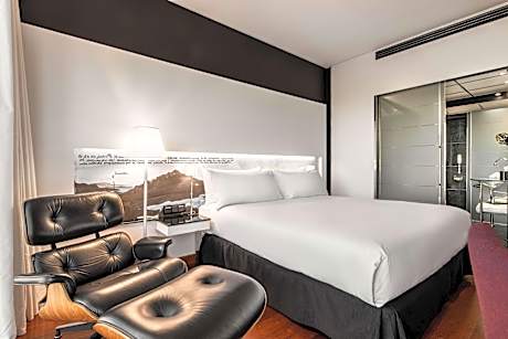 King Guest Room Urban View