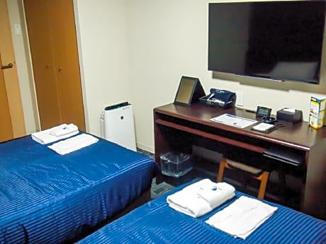 Twin Room - Non-Smoking - Small Dog Friendly