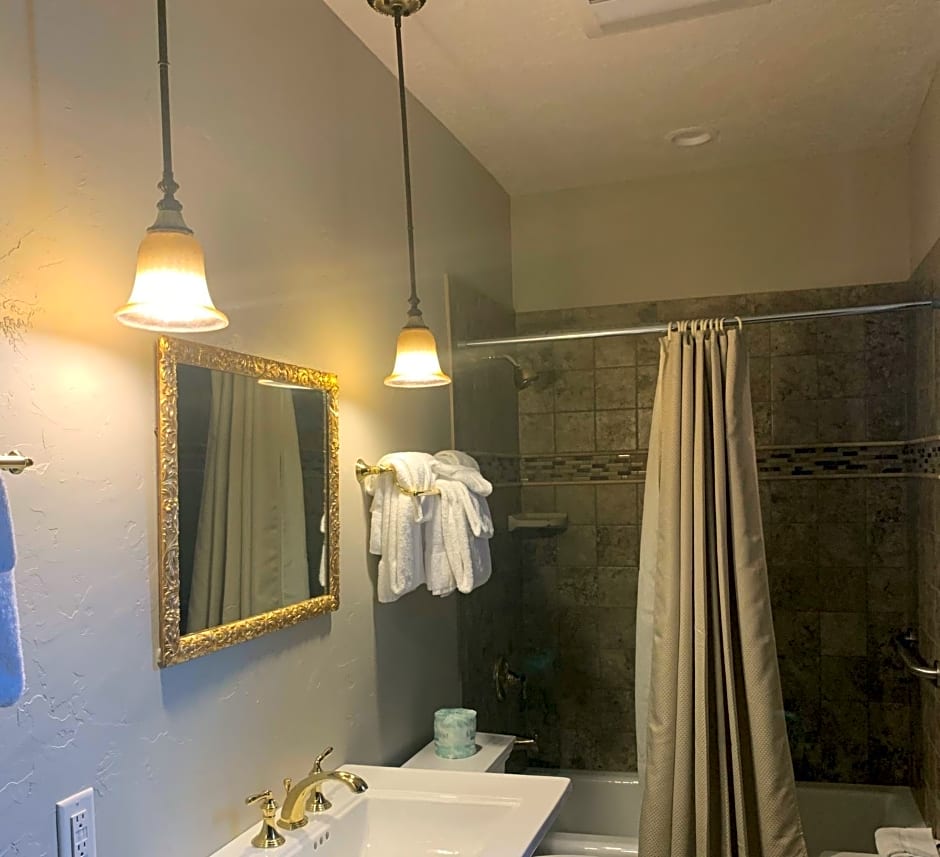 Riverside Hot Springs Inn & Spa - Adults Only