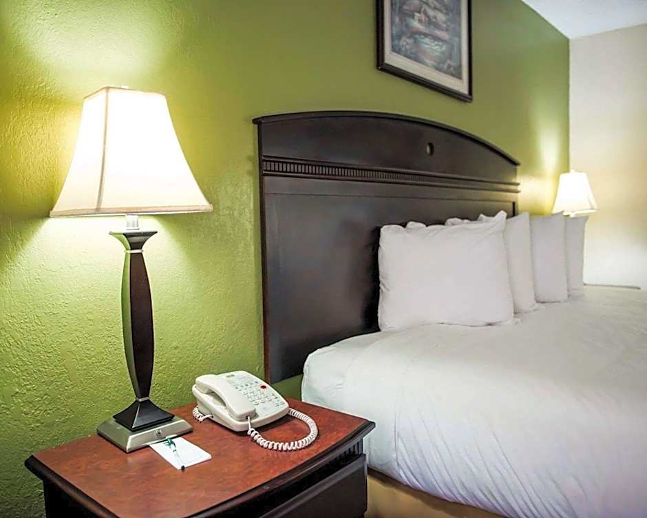Quality Inn Chipley I-10 at Exit 120