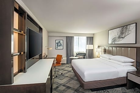 King Room with Bath Tub - Mobility and Hearing Access/Non-Smoking