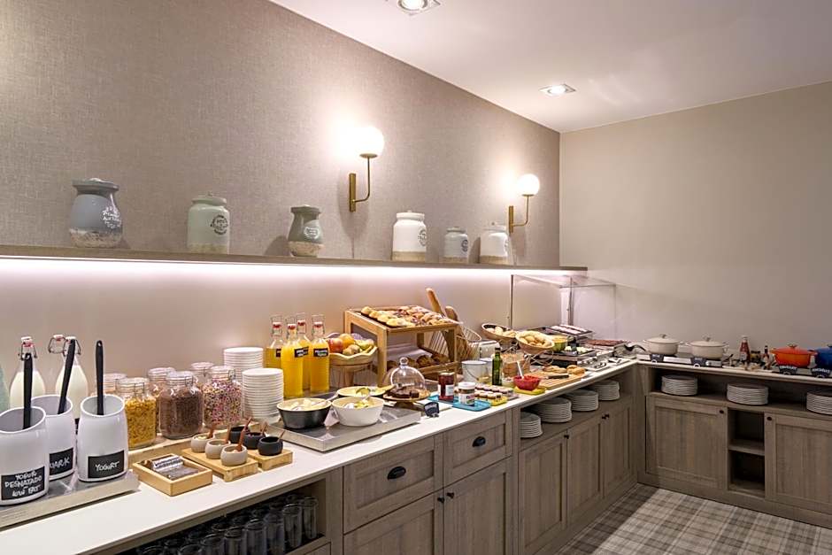 Catalonia Castellnou Hotel