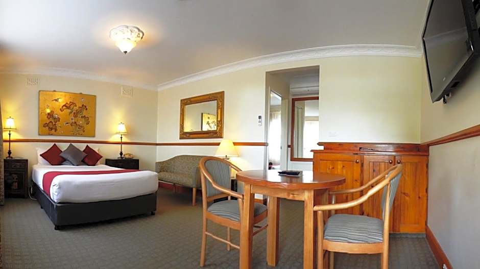 Three Explorers Motel