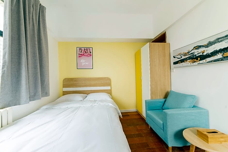 Xi'An Busy Hotel Bell Tower City Wall