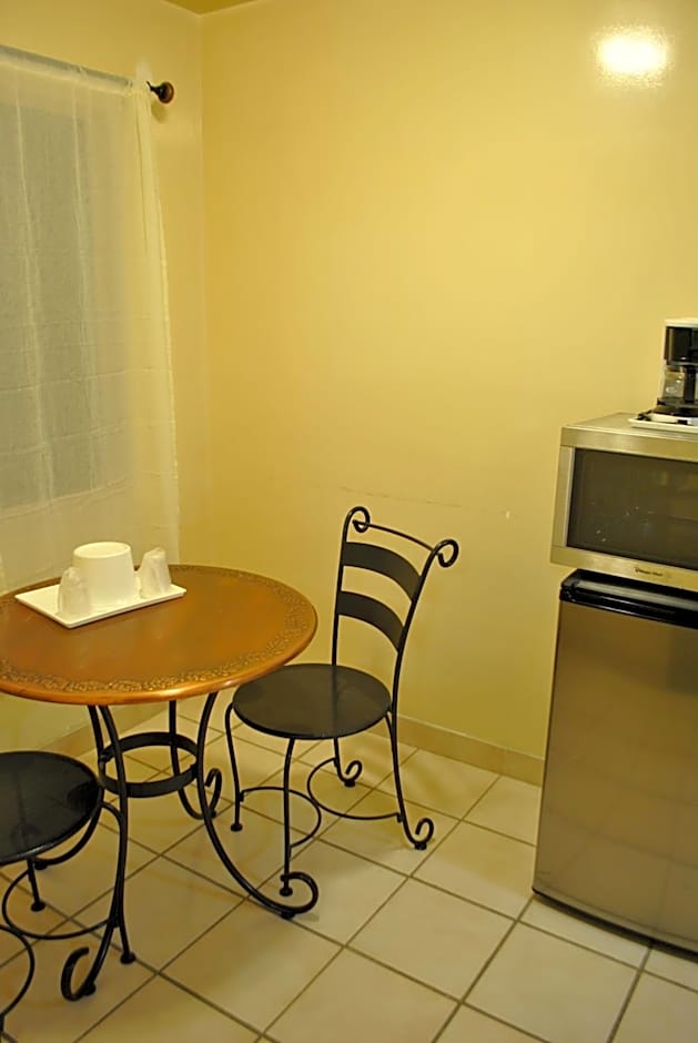 Oasis Inn and Suites