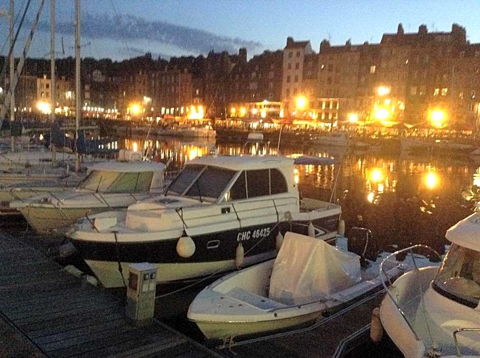 Lamaison du phare honfleur chambres d'hotes et jacuzzi privé