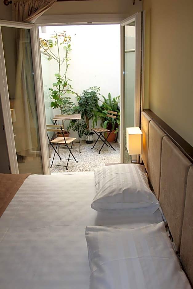 Rea Hotel