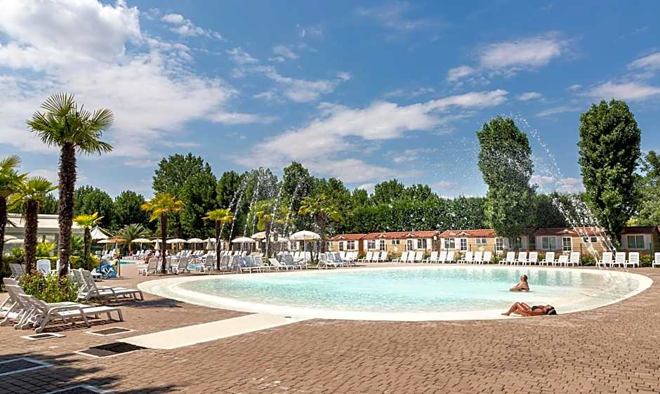 hu Venezia Camping in Town