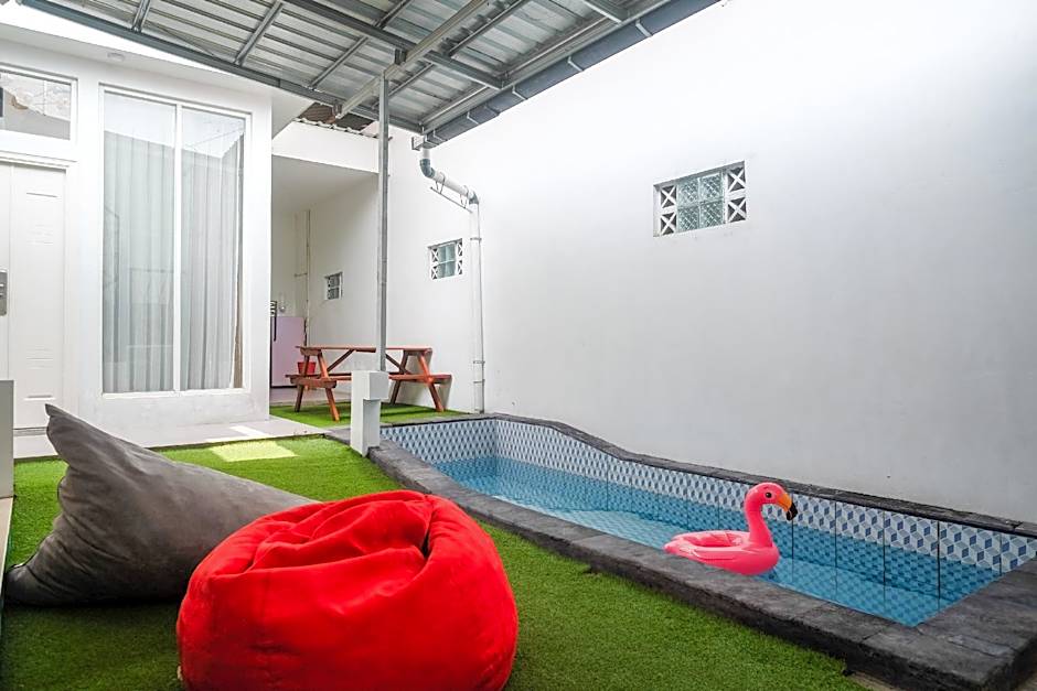 Aliandra Villa By The Lavana – Bangunjiwo, MN