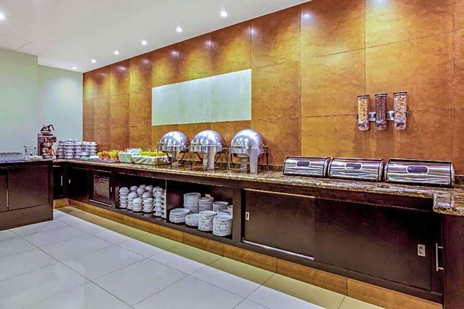 La Quinta Inn & Suites by Wyndham San Luis Potosi