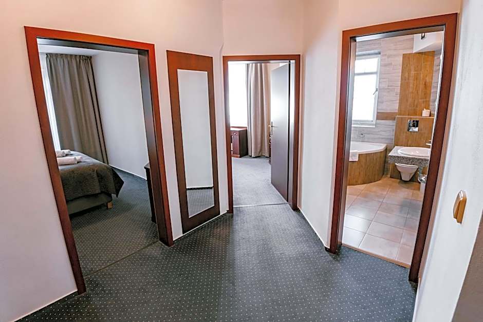 Greenwood hotel