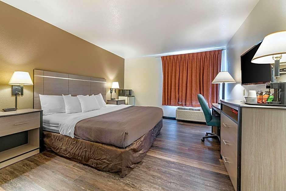 Econo Lodge Pueblo North