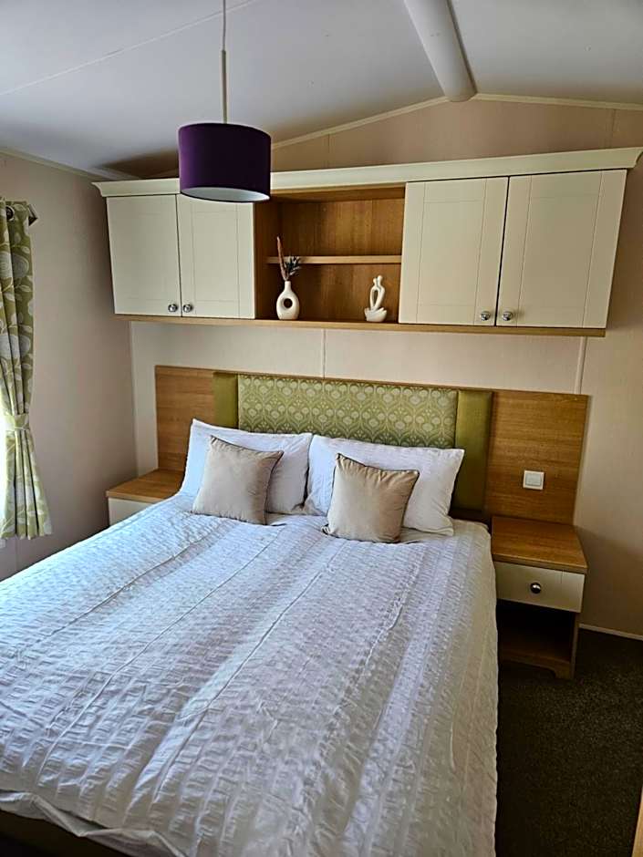 Lytham Luxe 6 Birth Caravan