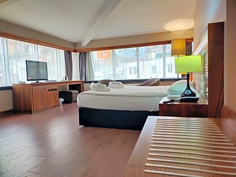 Single (with jacuzzi)