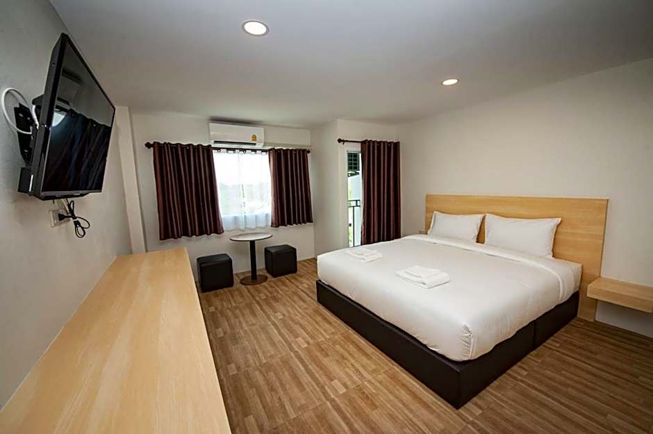 The charlotte smart hotel lopburi