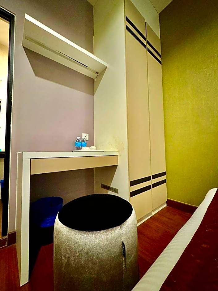 Chariton Hotel Nusa Bestari