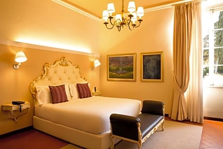 Junior Suite (1 King Bed)