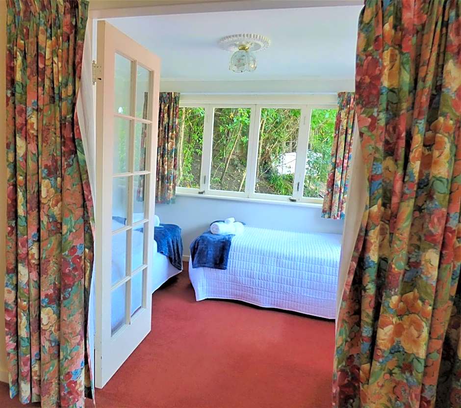 Sahara Deluxe Studios