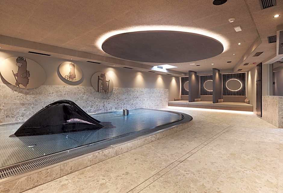 Aparthotel Familiaris - Family Apartments - Pools & Spa in Dolomites