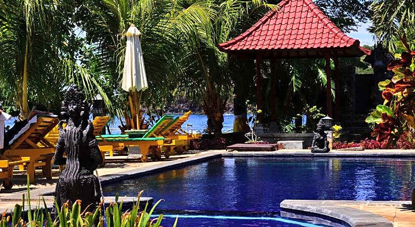 Tradisi Beach Front Villas