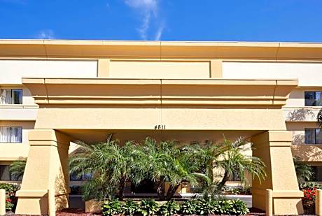 La Quinta Inn & Suites by Wyndham Tampa East Fairgrounds