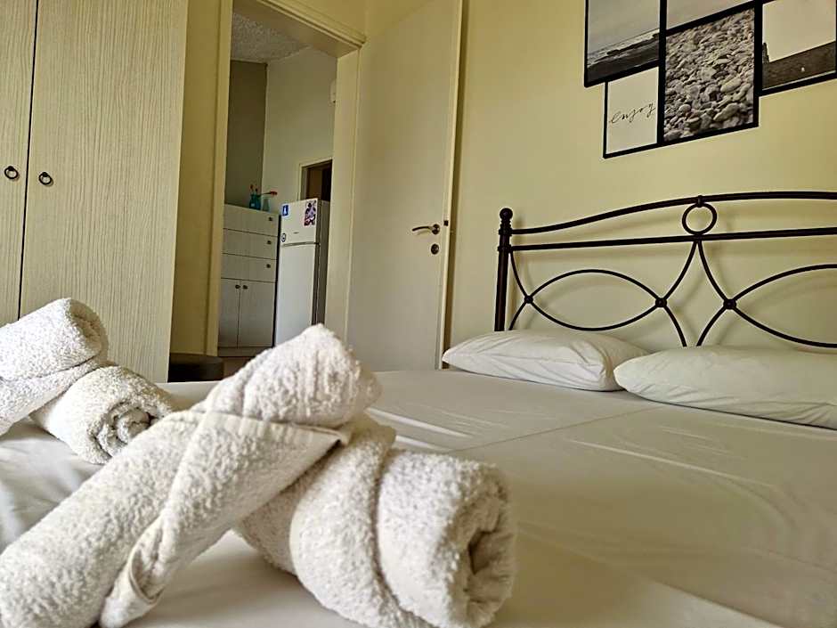 On the wave studios Spitakia sto kyma