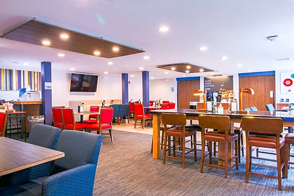 Holiday Inn Express & Suites Lincoln East - White Mountains By IHG