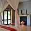 Tingala Lodge - Bed in the Bush