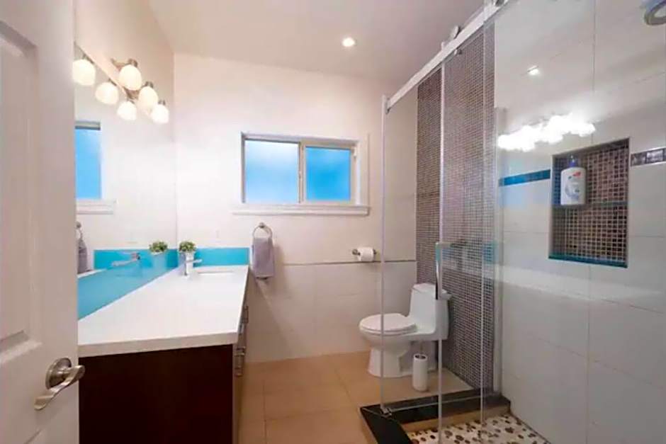 Westside Pool Home-8 min to Downtown, Yard Parking