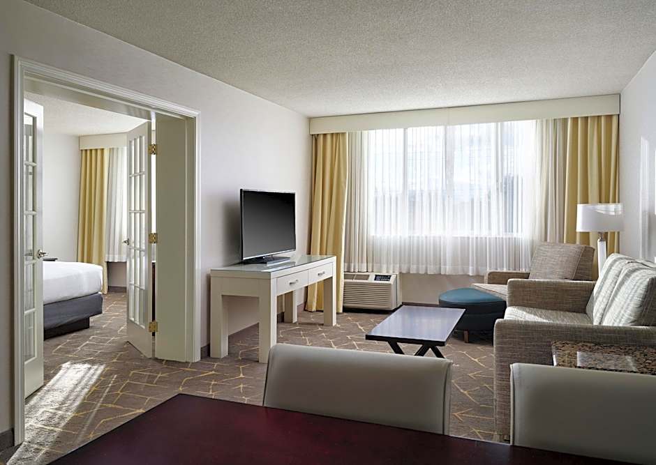 Holiday Inn & Suites Boston-Peabody By IHG