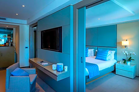 Corner Suite - Harbor view