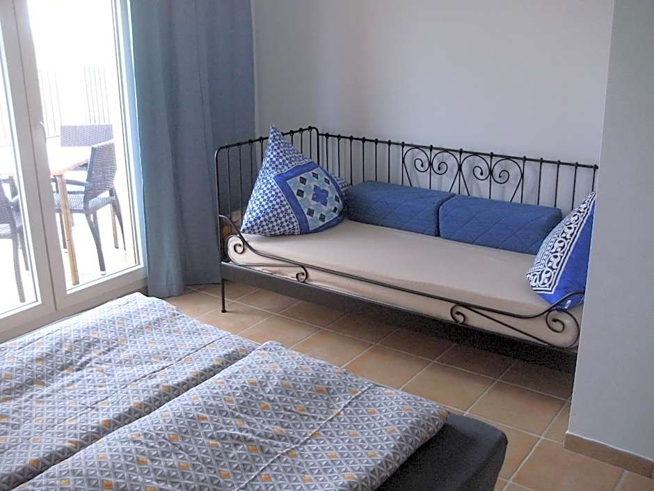 Foto 1 dari 4 — Triple Room