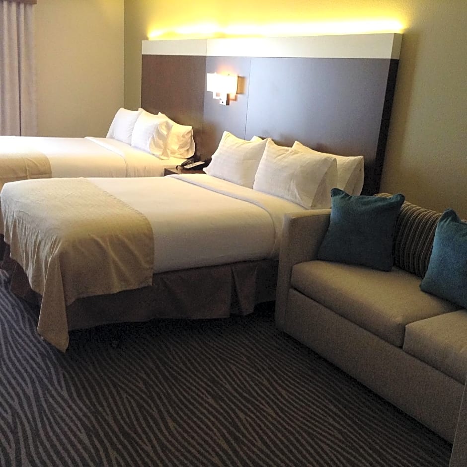 Photo 1 of 2 of Standard 2 Queen Beds with Sofabed