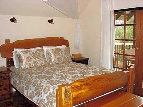 Deluxe Queen Room with Garden View