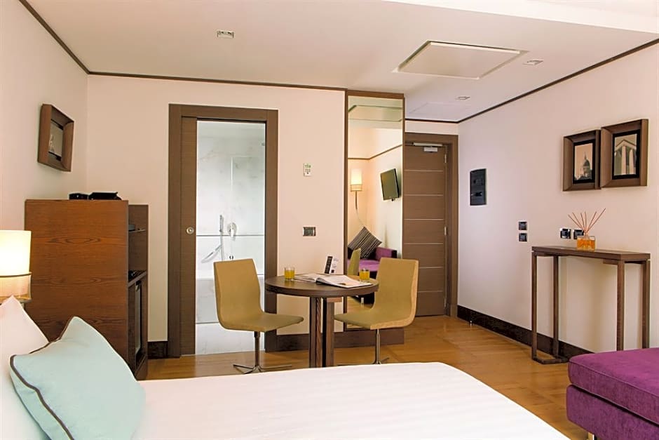 The Independent Hotel