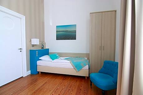 Single Room with Private External Bathroom