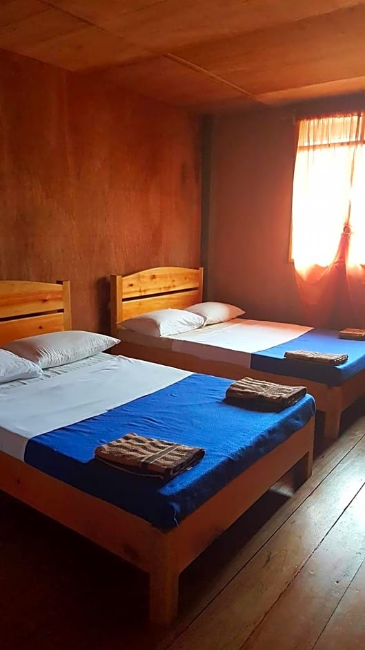 7th Heaven Lodge and Cafe