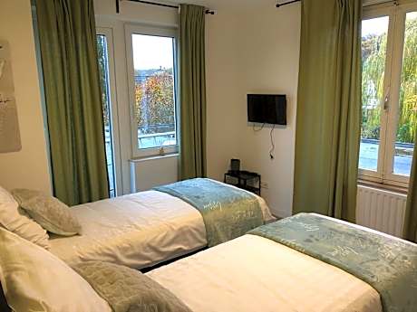 Standard Double Room with Shared Bathroom