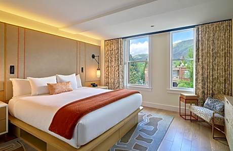 Cathedral Suite – King Bed