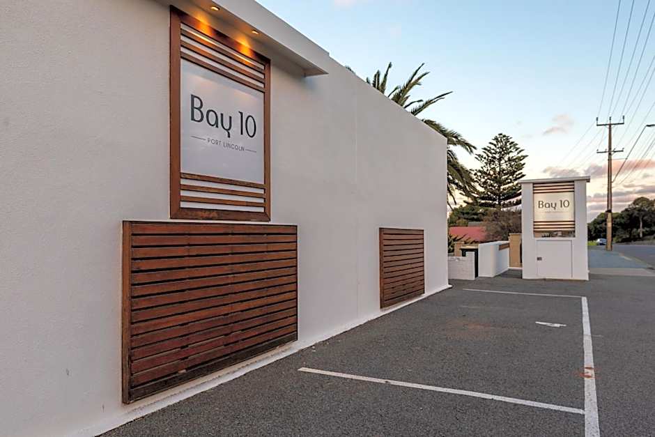 Bay 10 - Suites and Apartments